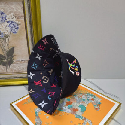Louis Vuitton double-sided bucket hat - Image 9
