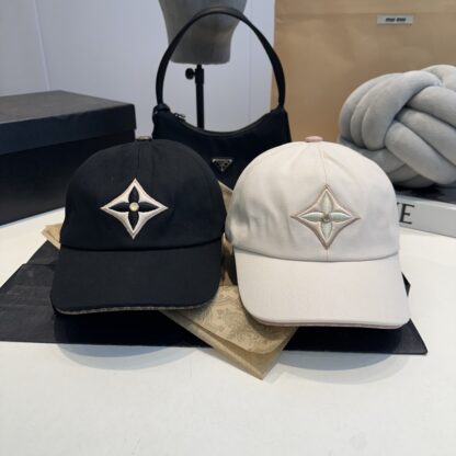 Louis Vuitton jacquard craftsmanship depicts the full-body Monogram pattern baseball cap - Image 9