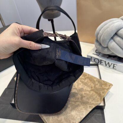 Louis Vuitton jacquard craftsmanship depicts the full-body Monogram pattern baseball cap - Image 9