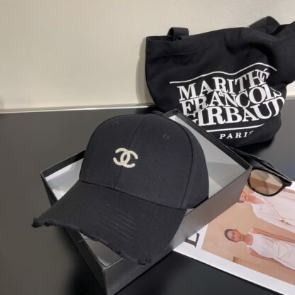 Chanel simple embroidered baseball cap - Image 8