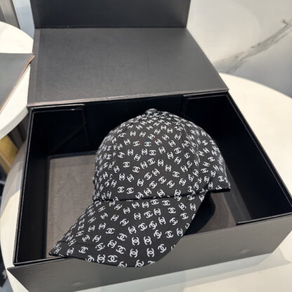 Chanel Classic Casual Baseball Cap - Image 9