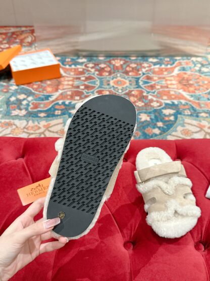 Hermès autumn and winter must-have stylish and comfortable apricot wool slippers - Image 9