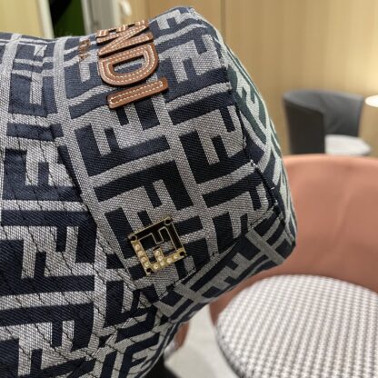 Fendi Fashionable and versatile bucket hat - Image 10