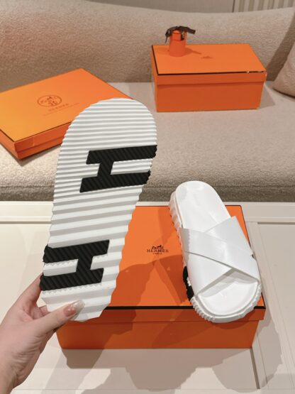 Hermes white soft and comfortable casual cross-slippers - Image 9