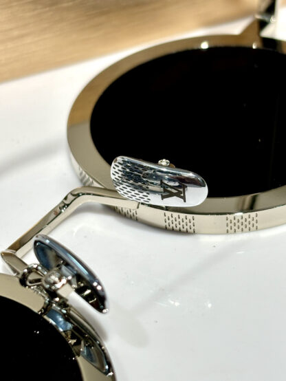 LOUIS VUITTON Fashion Sunglasses - Image 10