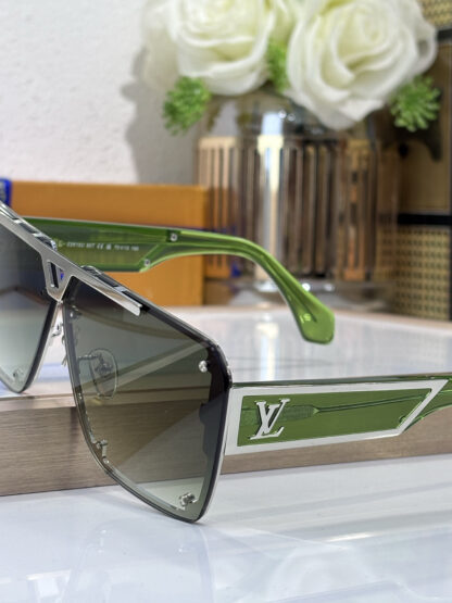 LOUIS VUITTON Fashion Sunglasses - Image 10