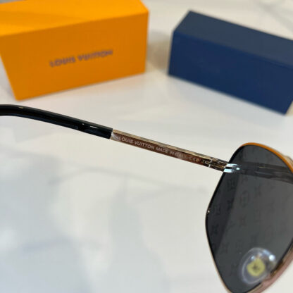 LOUIS VUITTON Fashion Sunglasses - Image 10