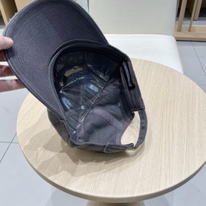 Yves Saint Laurent stylish all-match baseball cap - Image 9
