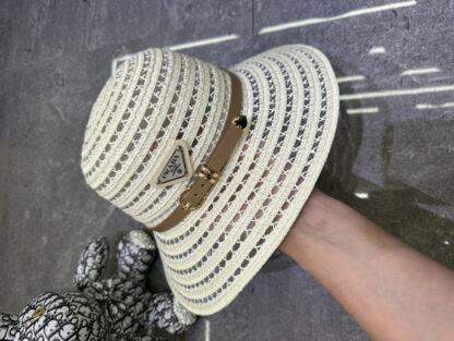 Prada's new hot-selling bucket hat - Image 9