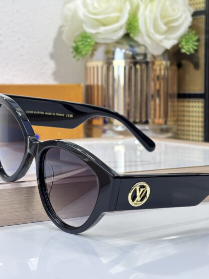 LOUIS VUITTON Fashion Sunglasses - Image 10