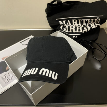Miu Miu casual plain baseball cap - Image 9