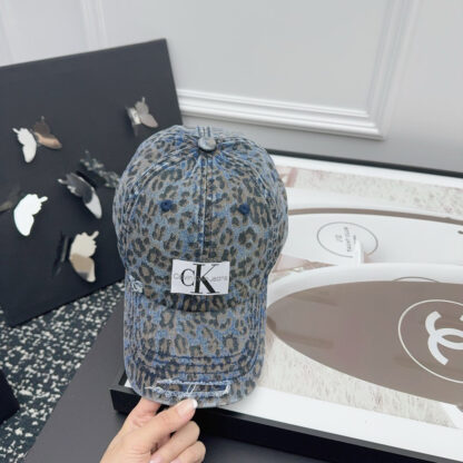 Calvin Kleinf leopard print baseball cap - Image 9