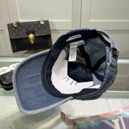 Calvin Kleinf stylish all-match baseball cap - Image 9