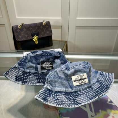 Calvin Kleinf stylish bucket hat - Image 9