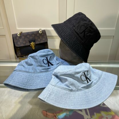 Calvin Kleinf stylish bucket hat - Image 9