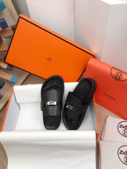 Hermès Spring and Summer New Comfortable Black Silver Buckle Slippers - Image 9