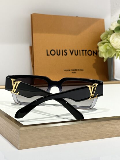 LOUIS VUITTON Fashion Sunglasses - Image 10