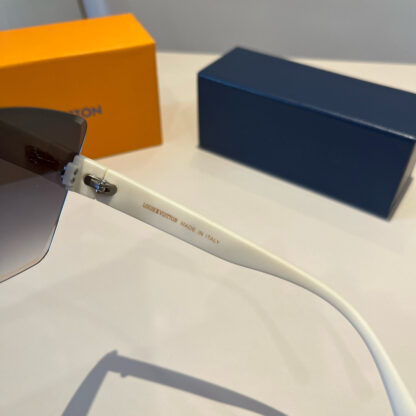 LOUIS VUITTON Fashion Sunglasses - Image 10