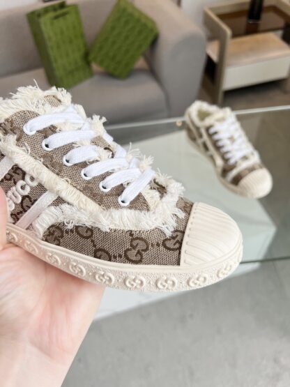 Gucci low-top casual sneakers - Image 9
