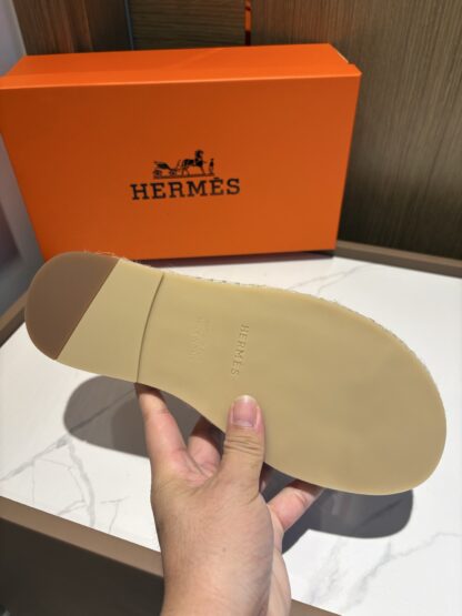 Hermes silver comfortable all-match non-slip breathable casual slippers - Image 9