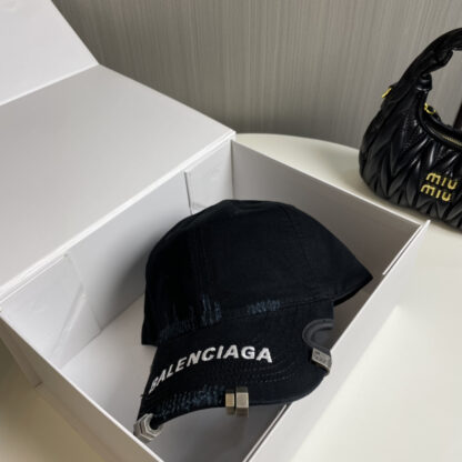 Balenciaga embroidered yuppie style baseball cap - Image 9