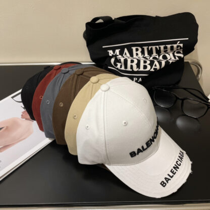 Balenciaga simple and stylish couple baseball cap - Image 9