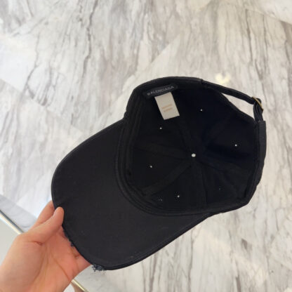 Balenciaga simple and stylish couple baseball cap - Image 9