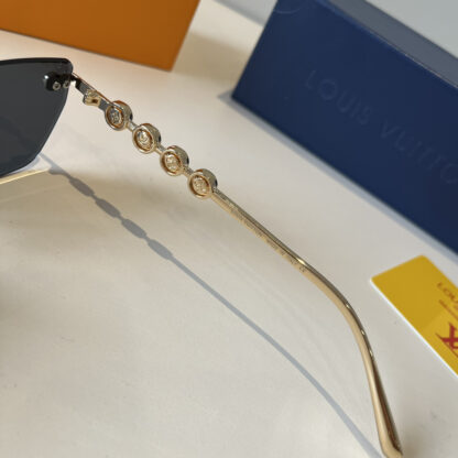LOUIS VUITTON Fashion Sunglasses - Image 10