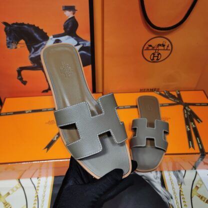 Hermès dark grey palm print cowhide handmade slippers - Image 9