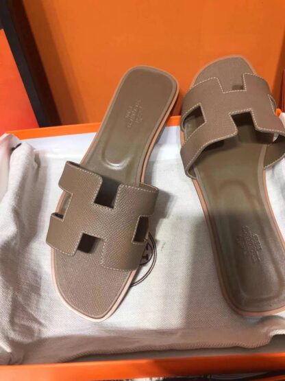 Hermès Grey Apricot Palm Pattern Cowhide Handmade Slippers - Image 9