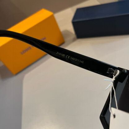 LOUIS VUITTON Fashion Sunglasses - Image 10