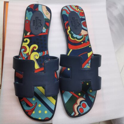 Hermès dark blue plain fabric slippers - Image 9