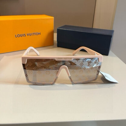 LOUIS VUITTON Fashion Sunglasses - Image 10