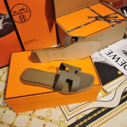 Hermès Elephant Grey Palm Pattern Cowhide Handmade Slippers - Image 9