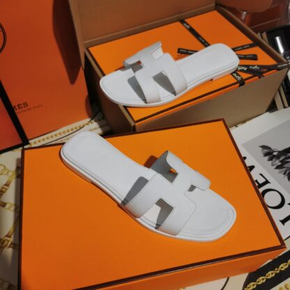 Hermès white palm pattern cowhide handmade slippers - Image 9