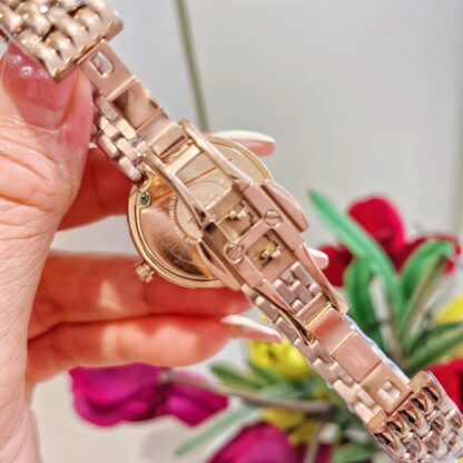 Armani elegant and exquisite watch - Image 8