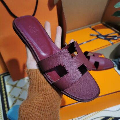 Hermès dark red palm print cowhide handmade slippers - Image 9