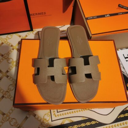 Hermès Pewter Grey Palm Pattern Cowhide Handmade Slippers - Image 9