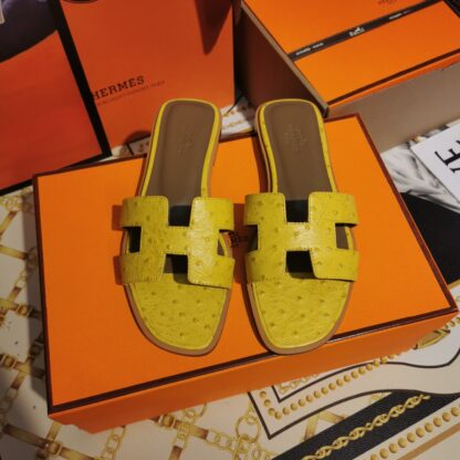 Hermès yellow ostrich pattern leather handmade slippers - Image 9