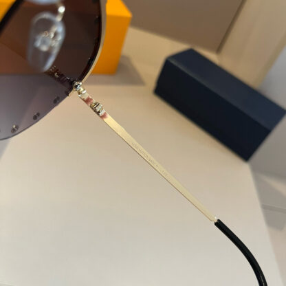 LOUIS VUITTON Fashion Sunglasses - Image 10