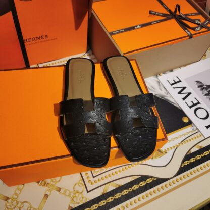 Hermès black ostrich leather handmade slippers - Image 9