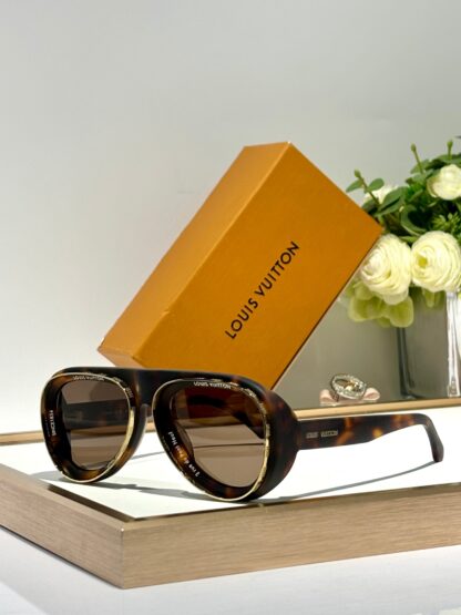 LOUIS VUITTON Fashion Sunglasses - Image 10