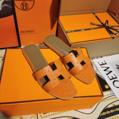 Hermès orange ostrich leather handmade slippers - Image 9