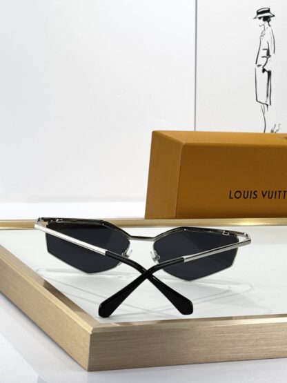 LOUIS VUITTON Fashion Sunglasses - Image 10