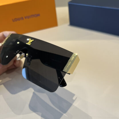 LOUIS VUITTON Fashion Sunglasses - Image 10