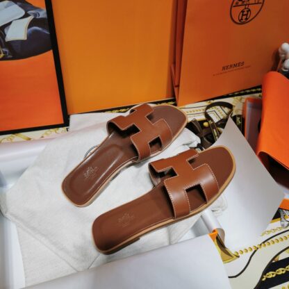 Hermès red brown plain handmade slippers - Image 9