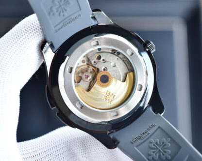 Patek Philippe Aquanaut Traveler's watch with complications - Image 9