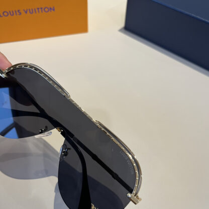 LOUIS VUITTON Fashion Sunglasses - Image 10