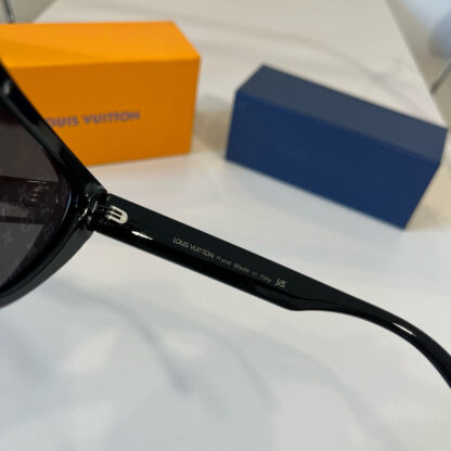 LOUIS VUITTON Fashion Sunglasses - Image 10