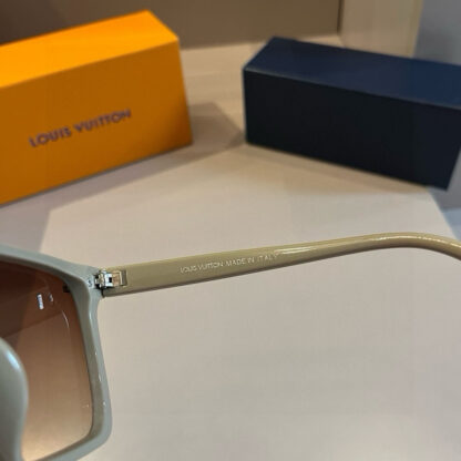 LOUIS VUITTON Fashion Sunglasses - Image 10